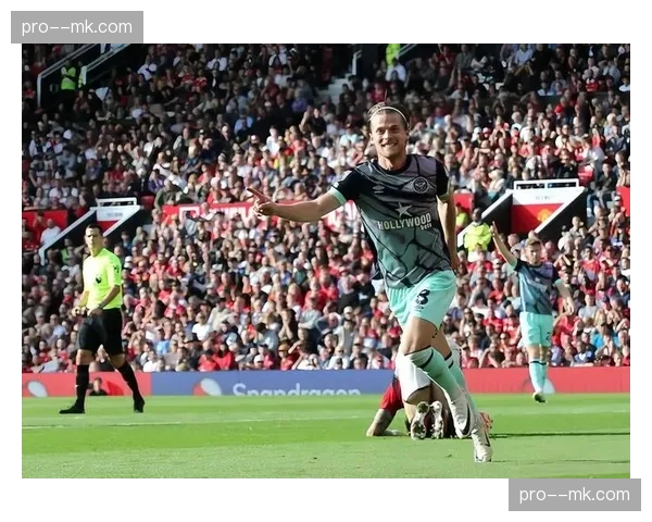 曼联主帅滕哈格确认将尝试三中卫体系对阵布伦特福德