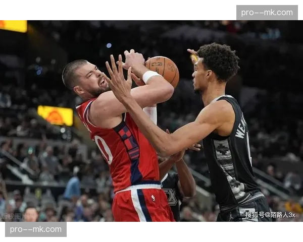 马刺118-99击败快船取得十连胜，文班缺阵仍压制对手